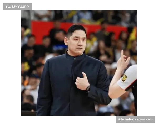 钟诚防守预判成关键 琼斯多次识破电梯门战术与西班牙挡拆